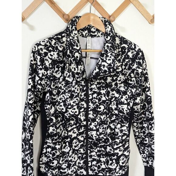 Lululemon Cozy Cuddle Up Jacket Fleur Sombre Black & White Full Zip Sweater - Picture 2 of 8